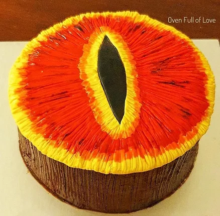Eye of Sauron cake design idea