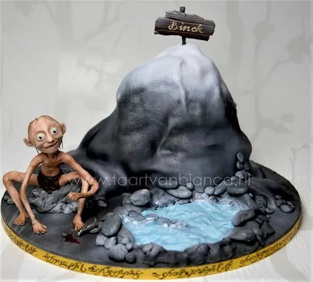 Gollum's cave cake design