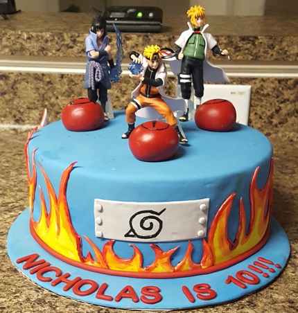 Fun Naruto figurines topped cake