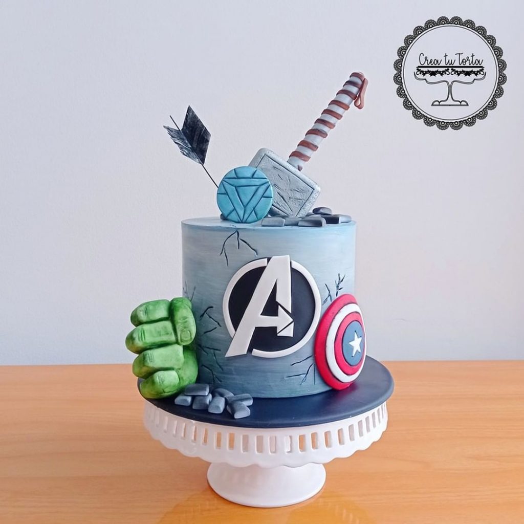 Buy/Send Simple Avengers Cake Online @ Rs. 4829 - SendBestGift