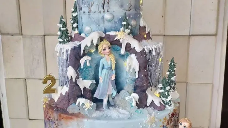 Snow Globe Top Frozen Cake