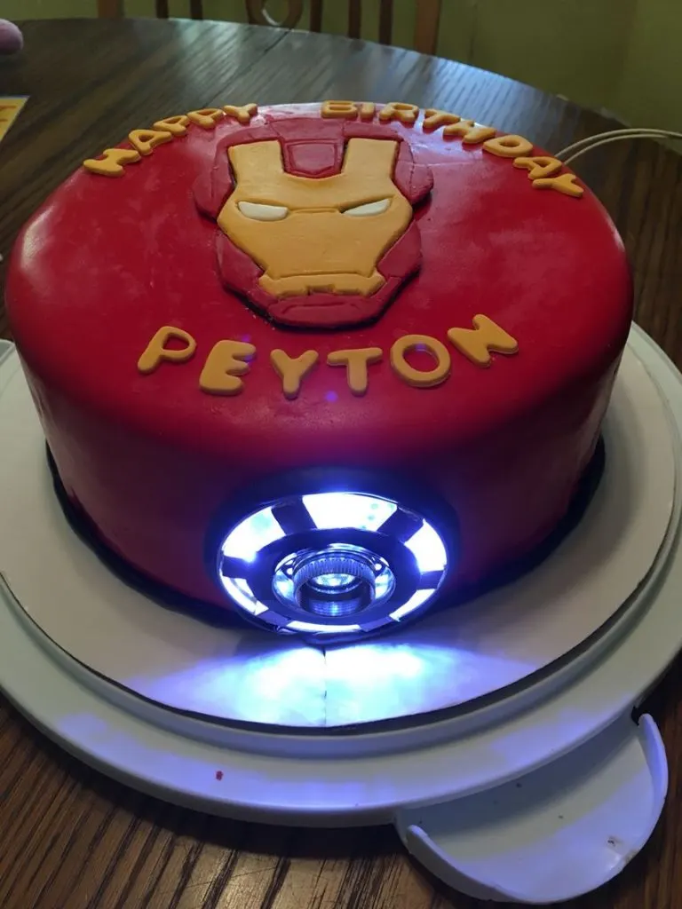 Superhero Team-Up Delight: Captain America & Ironman Cake