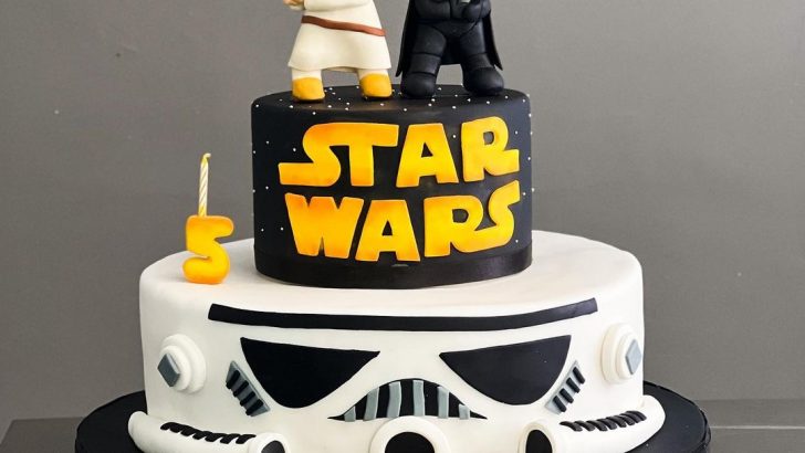 Luke Skywalker and Darth Vader Star Wars Cake