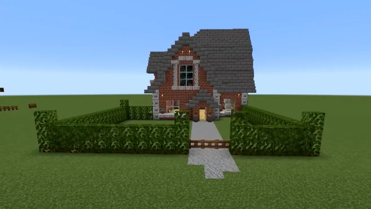 House With Hedges and Fences in Minecraft